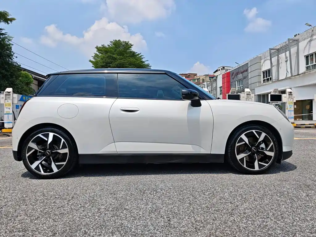 MINI MINI COOPER EV — миниатюра 4