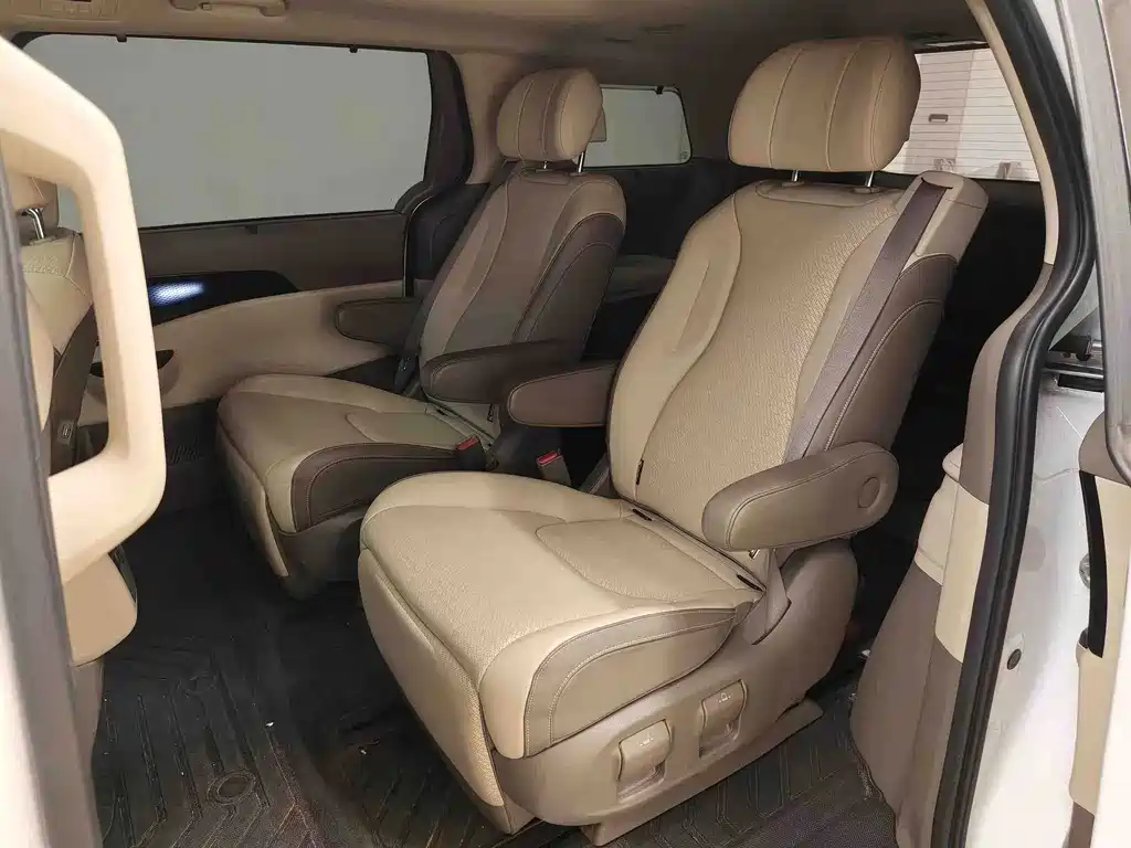 Kia Carnival — миниатюра 6