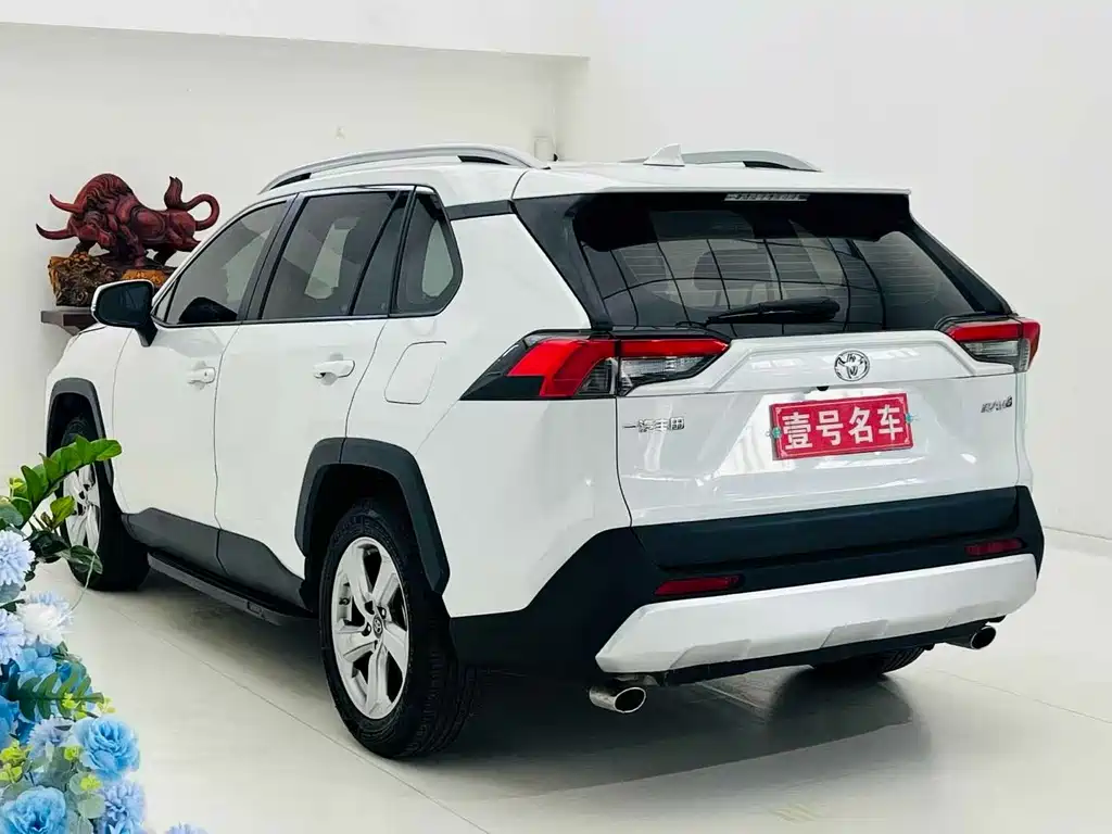 Toyota RAV4 — миниатюра 6