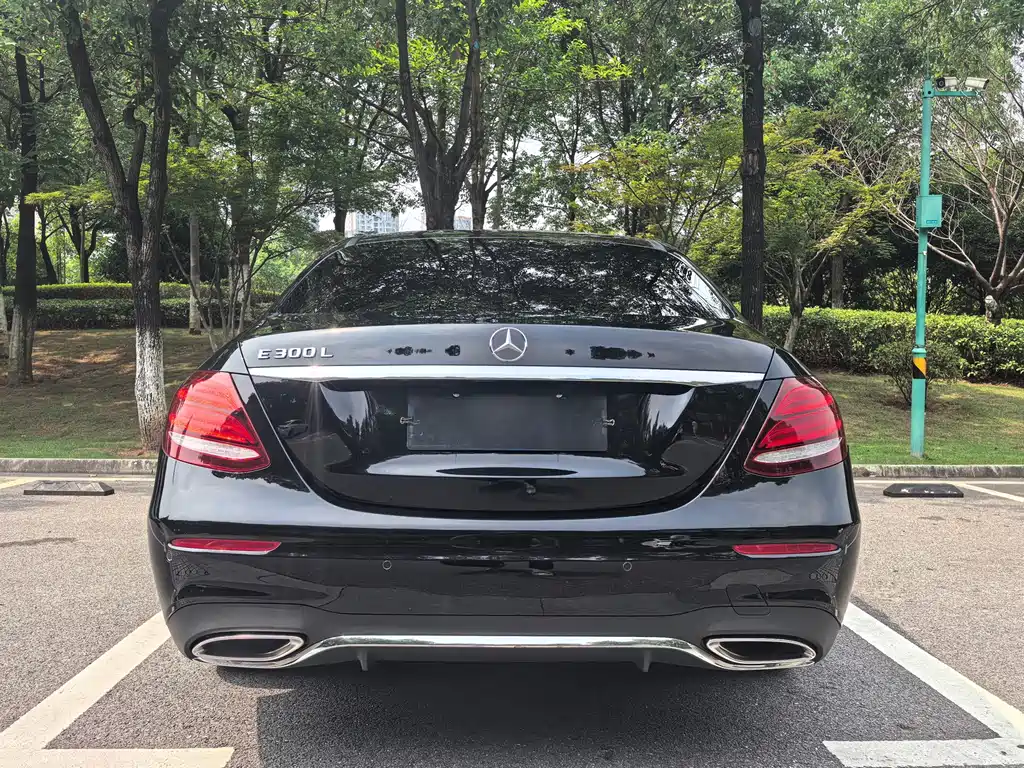Mercedes-Benz E-Class — миниатюра 5