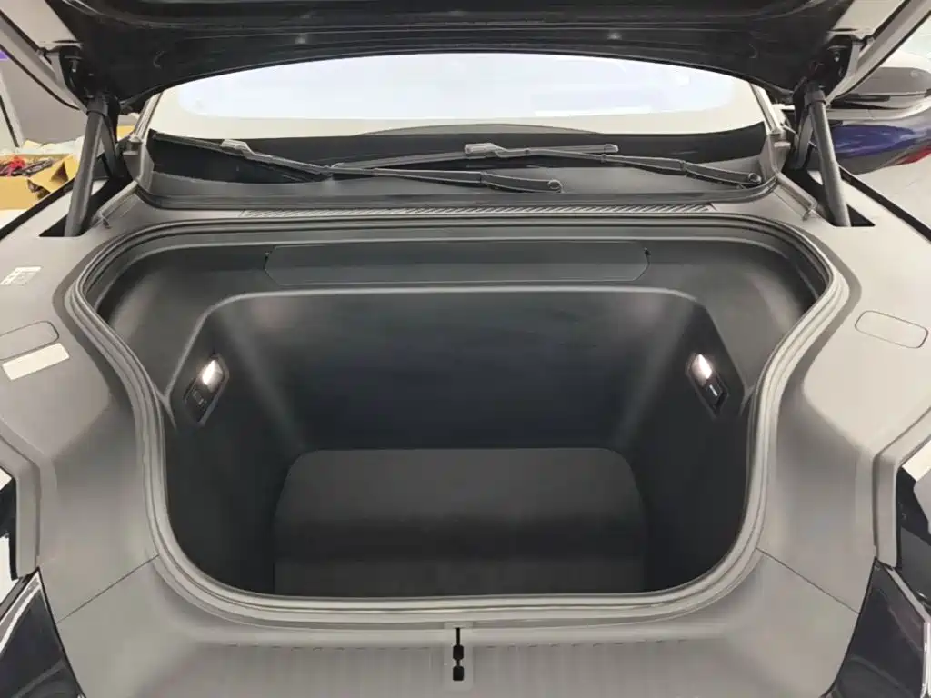 NIO ES8 — миниатюра 20