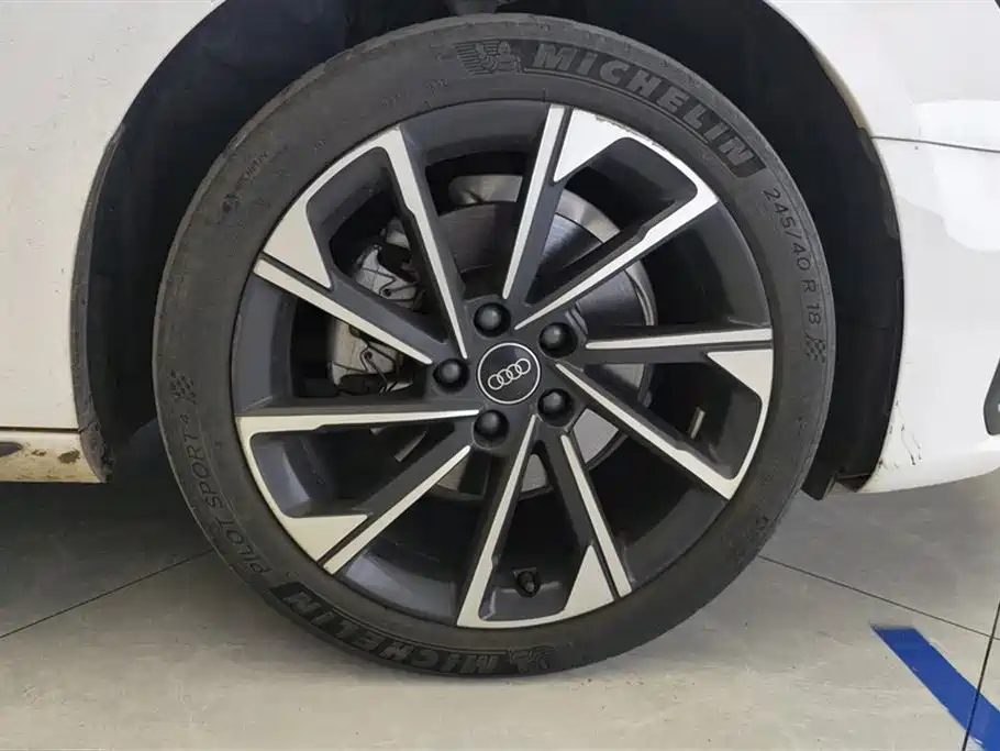 Audi A4L 2023 40 TFSI Luxury