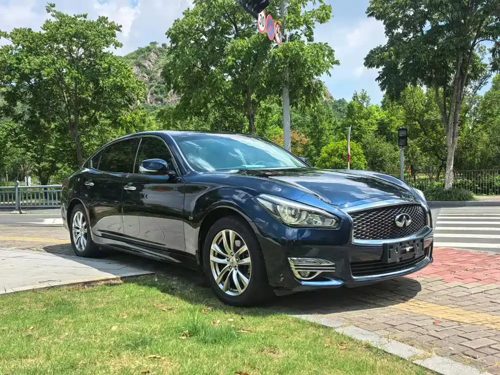 Infiniti Q70 — миниатюра 2