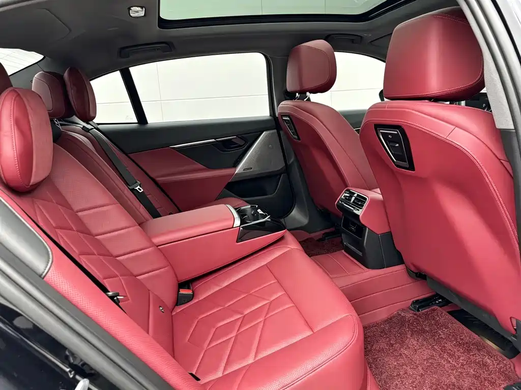 BMW 5 Series — миниатюра 11