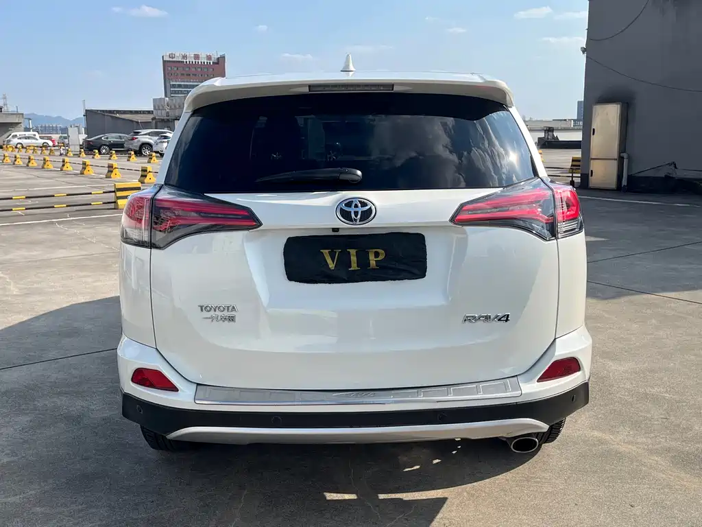 Toyota RAV4 — миниатюра 9