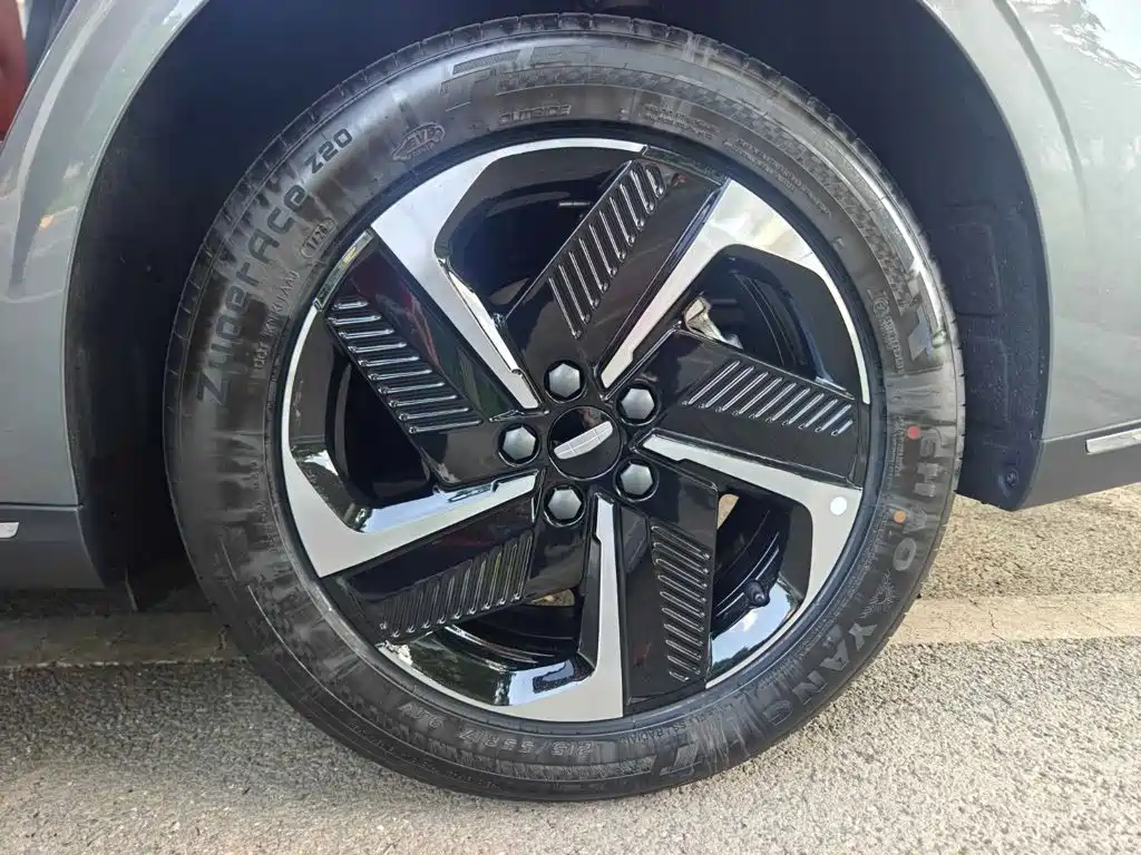 Geely Emgrand — миниатюра 14