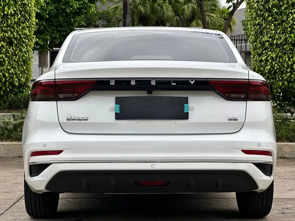 Geely Emgrand 2025 4 1.5L CVT