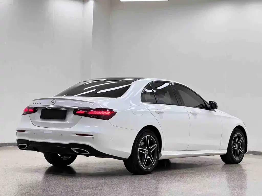 Mercedes-Benz E-Class (Import) — миниатюра 30