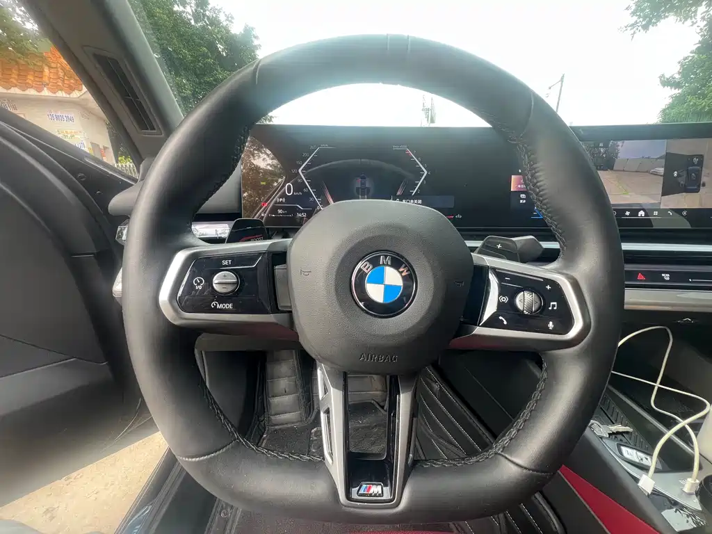 BMW 5 Series — миниатюра 15