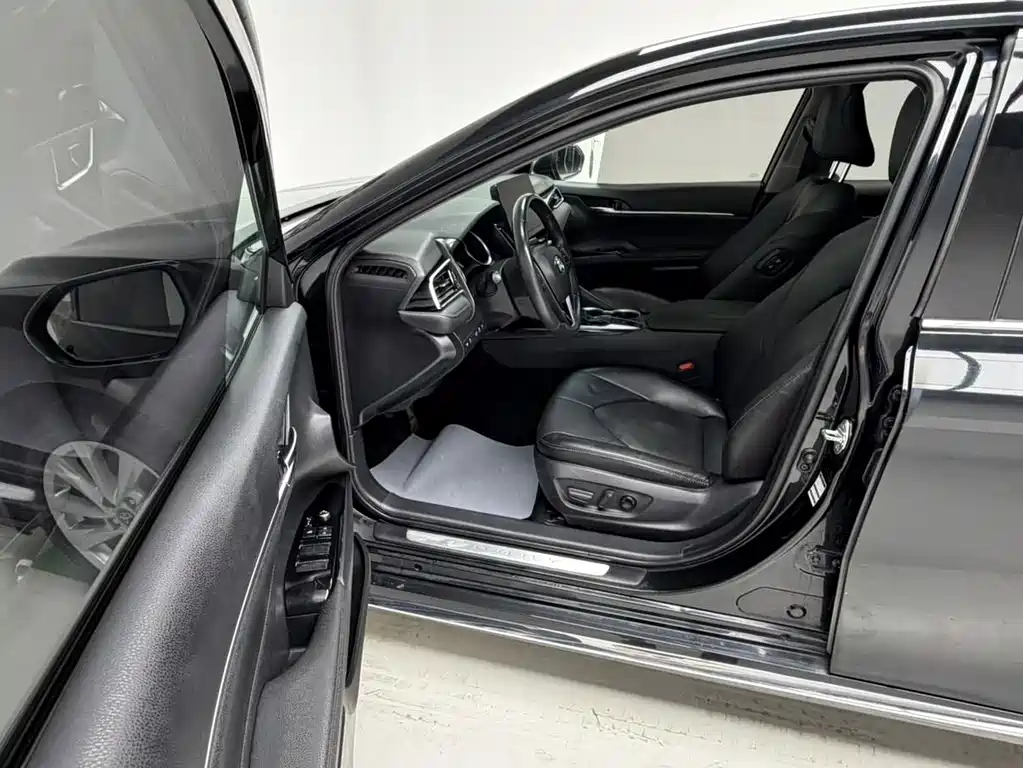 Toyota Camry — миниатюра 12