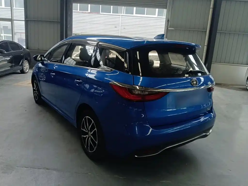 BYD MAX — миниатюра 5
