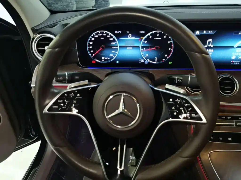 Mercedes-Benz E-Class — миниатюра 11