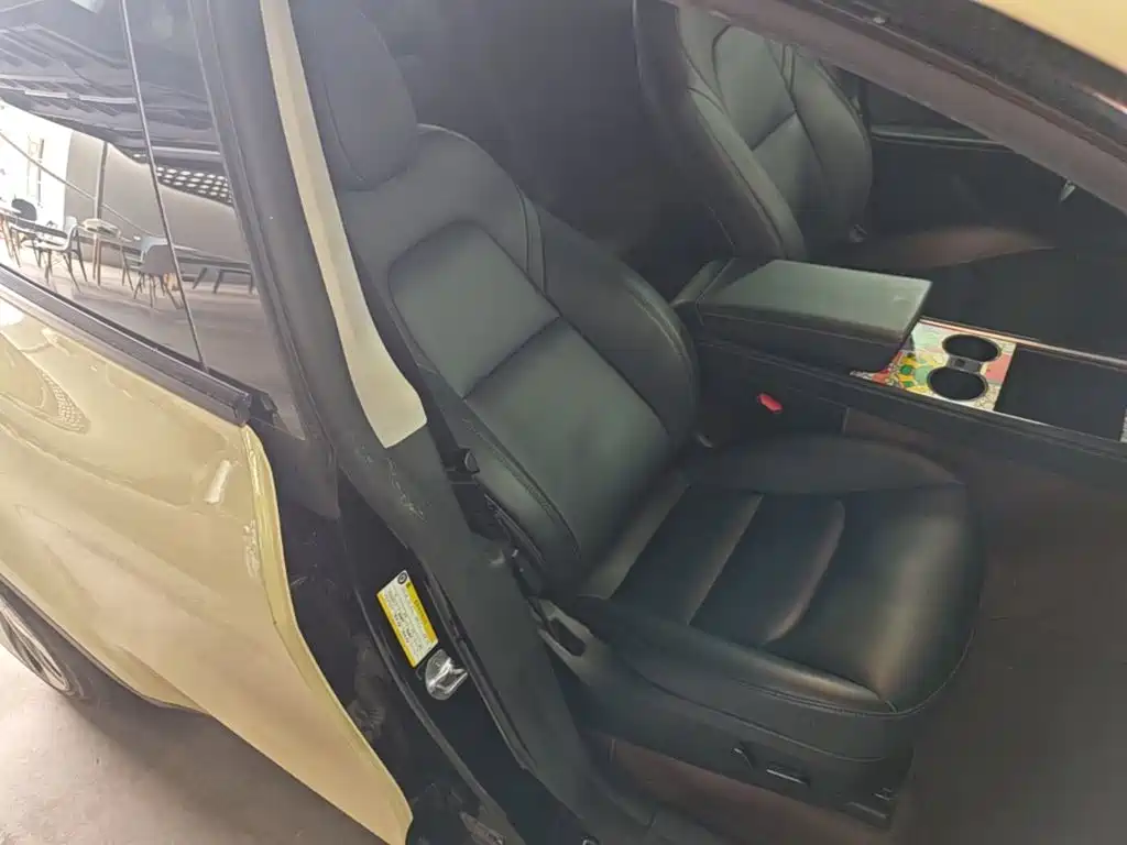 Tesla Model Y — миниатюра 25