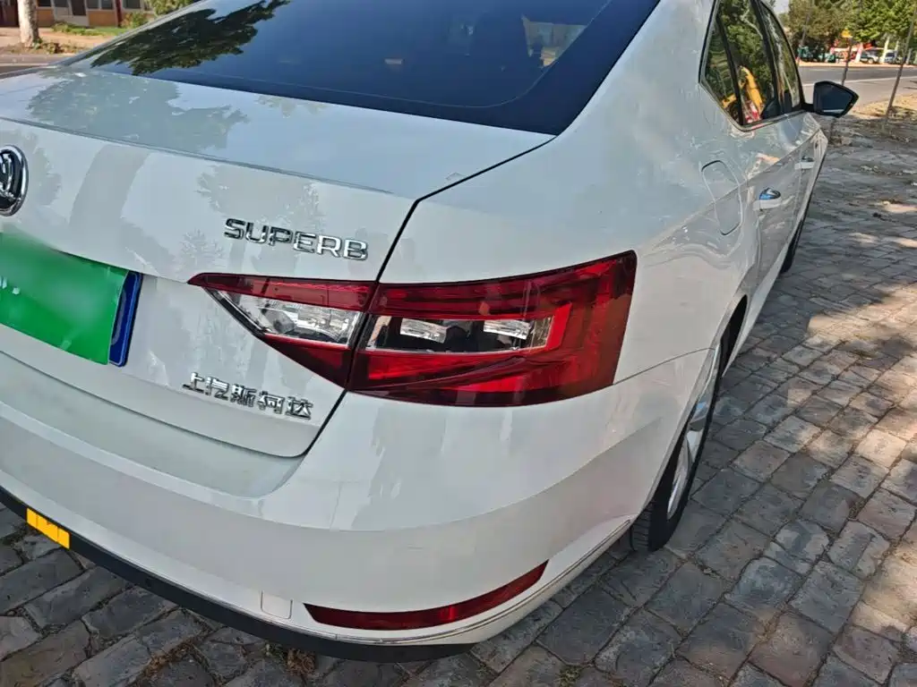 Skoda Superb — миниатюра 8