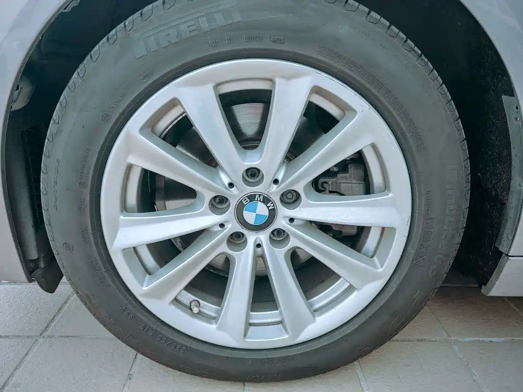 BMW 5 Series — миниатюра 9