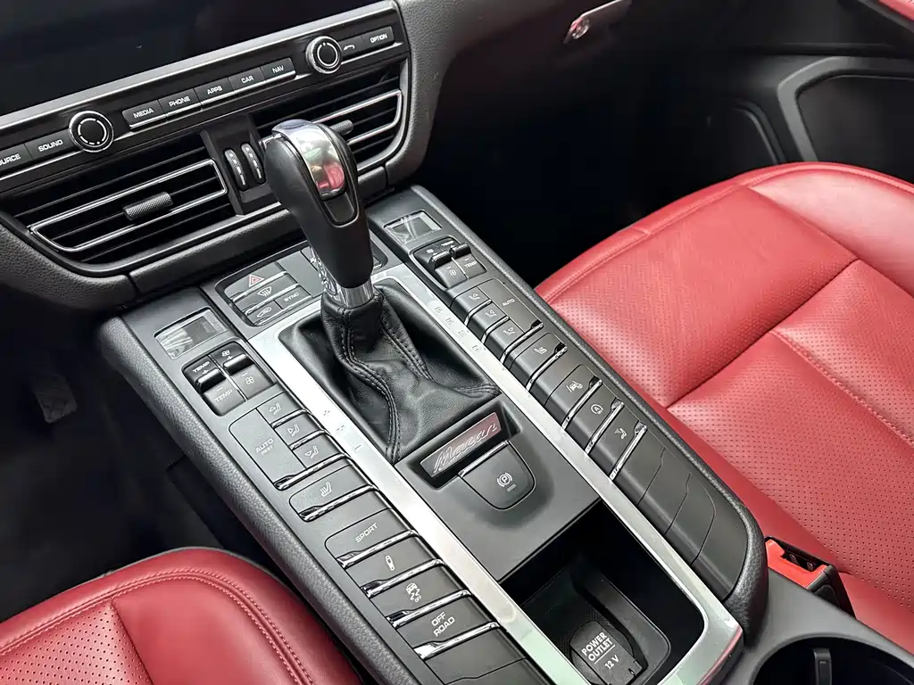 Porsche Macan — миниатюра 7