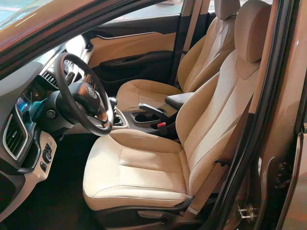 Buick Excelle — миниатюра 9