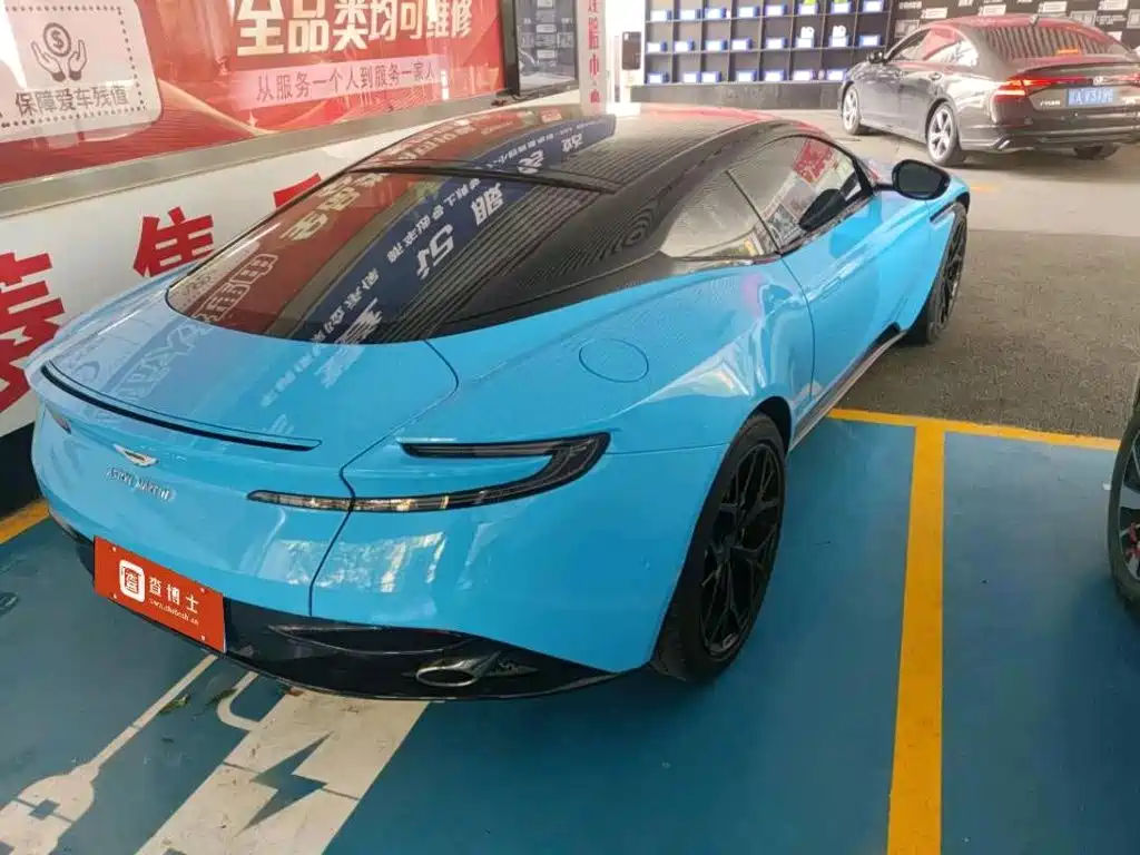 Aston Martin DB11 — миниатюра 2