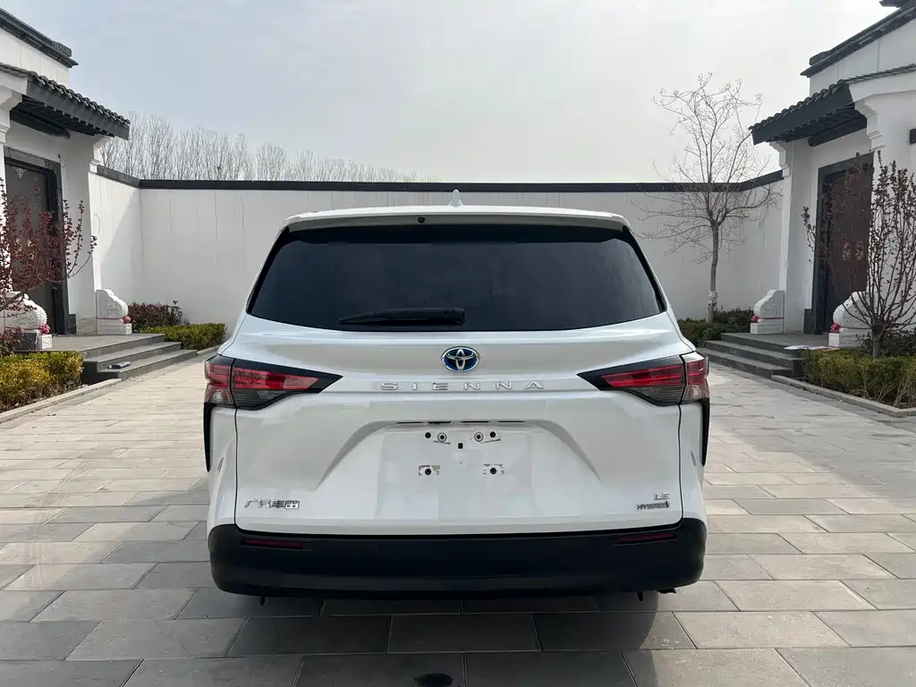 TOYOTA SIENNA