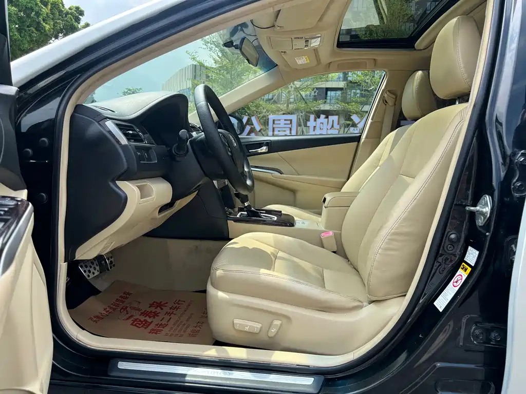 Toyota Camry — миниатюра 5