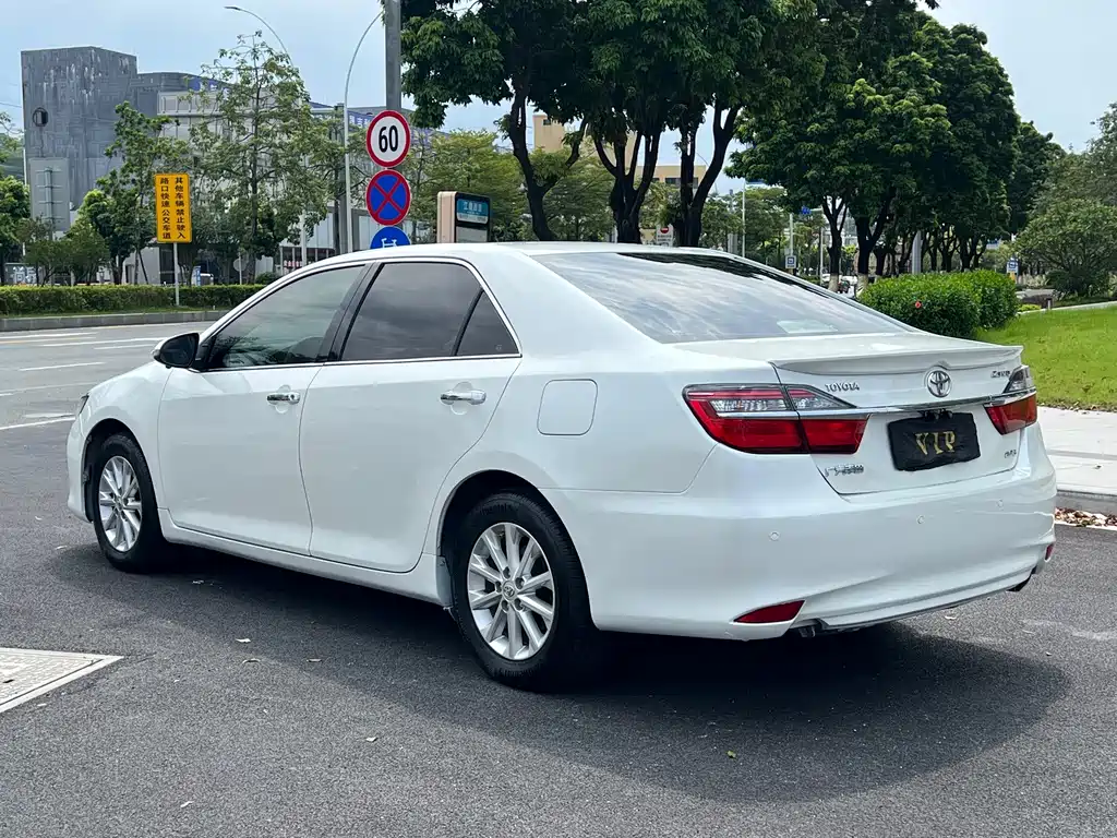 Toyota Camry — миниатюра 9