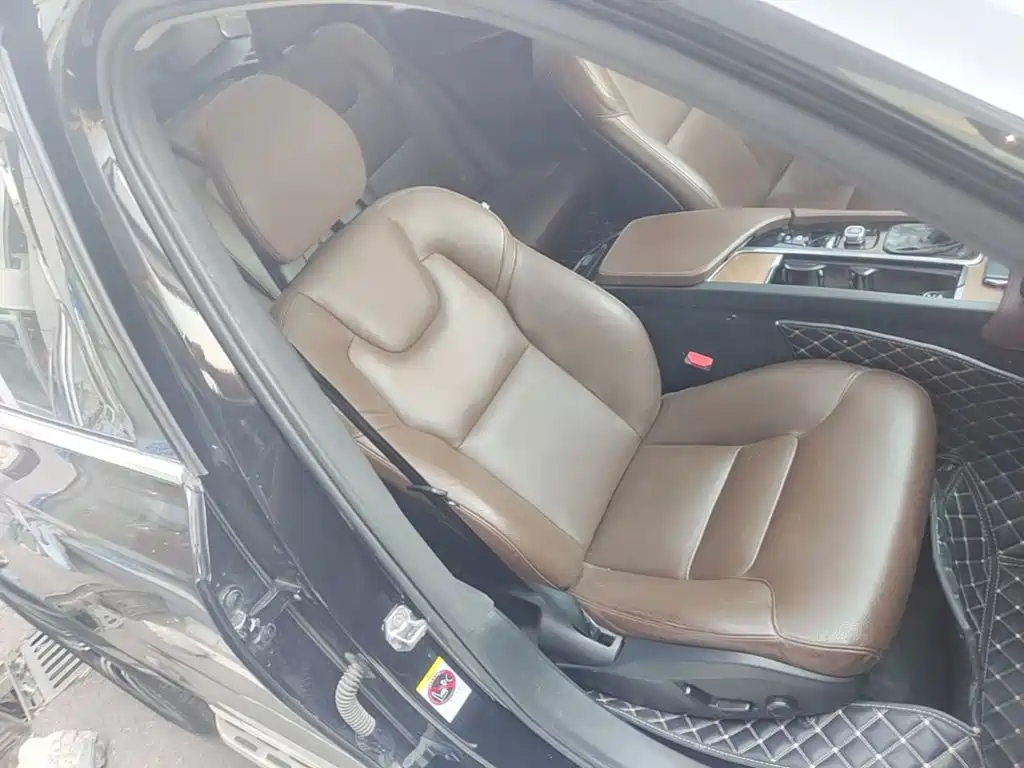 Volvo XC90 — миниатюра 25