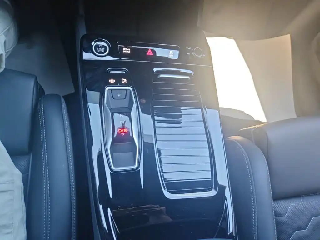 Audi Q6L e-tron — миниатюра 19