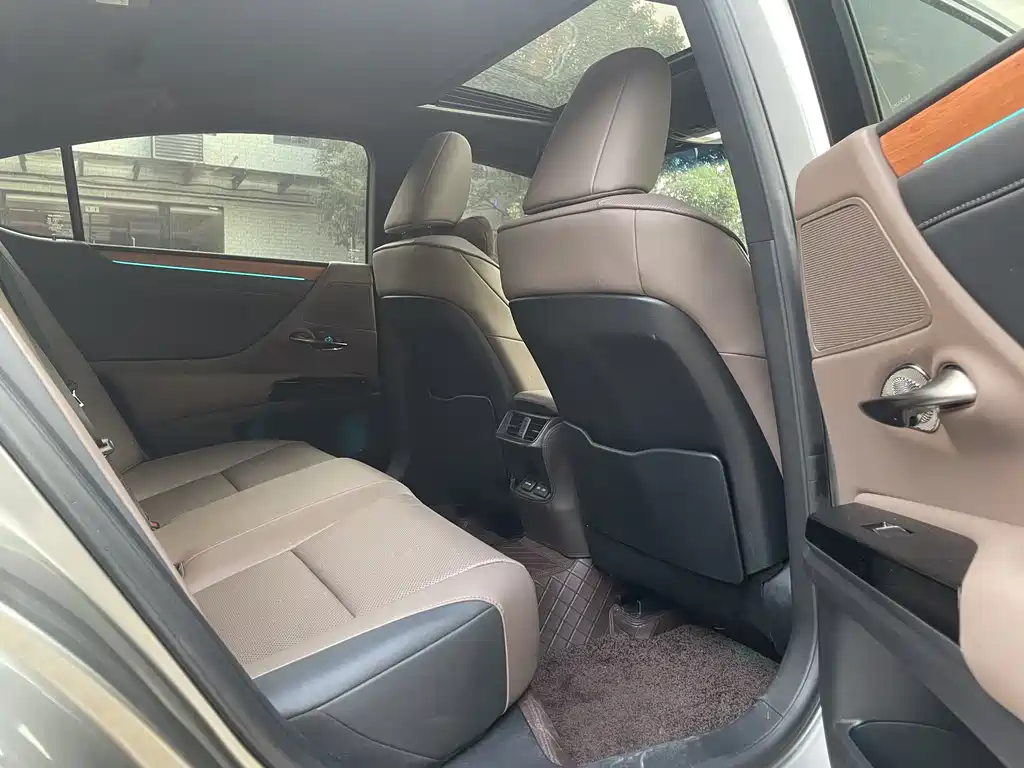 Lexus ES — миниатюра 22