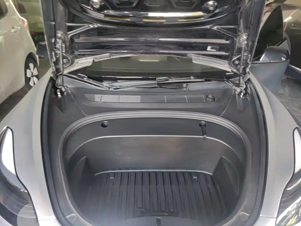 Tesla Model 3 — миниатюра 20
