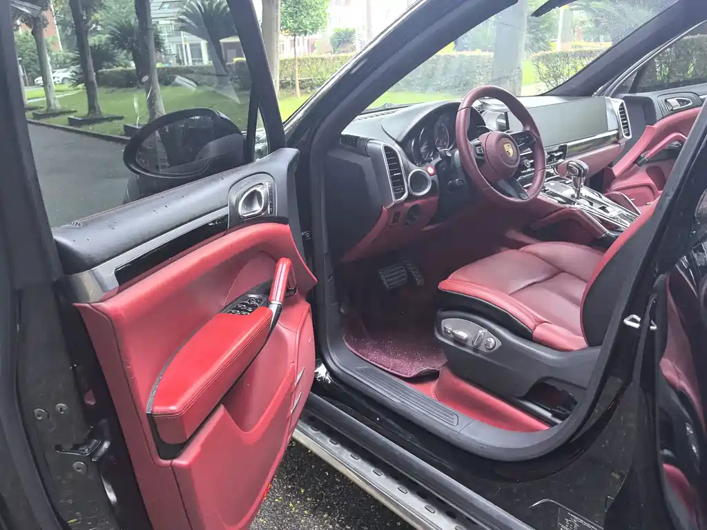 Porsche Cayenne — миниатюра 23