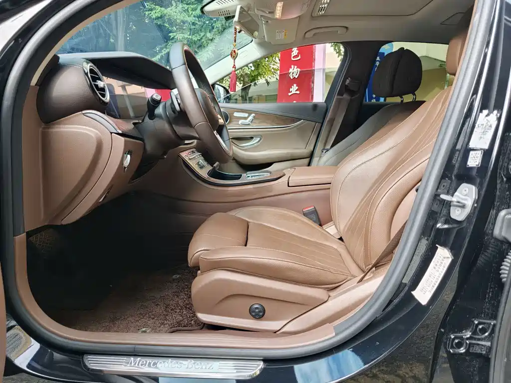 Mercedes-Benz E-Class — миниатюра 9