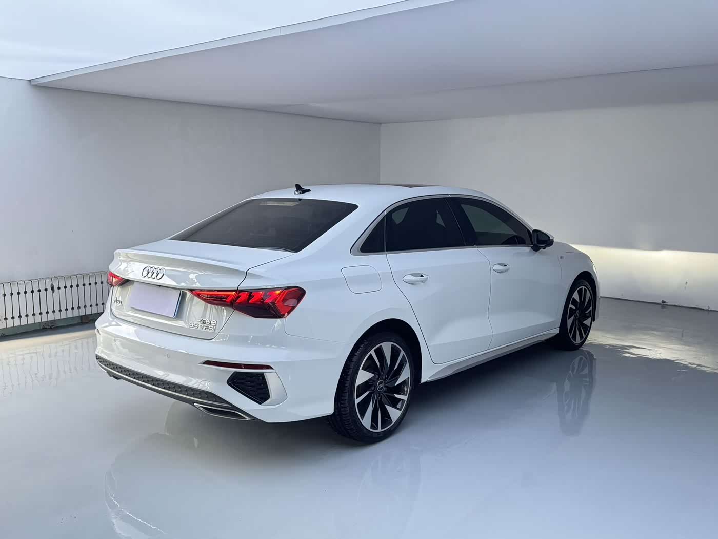 Audi A3 1.4 л 2023 г. Белый, пробег 33000 км