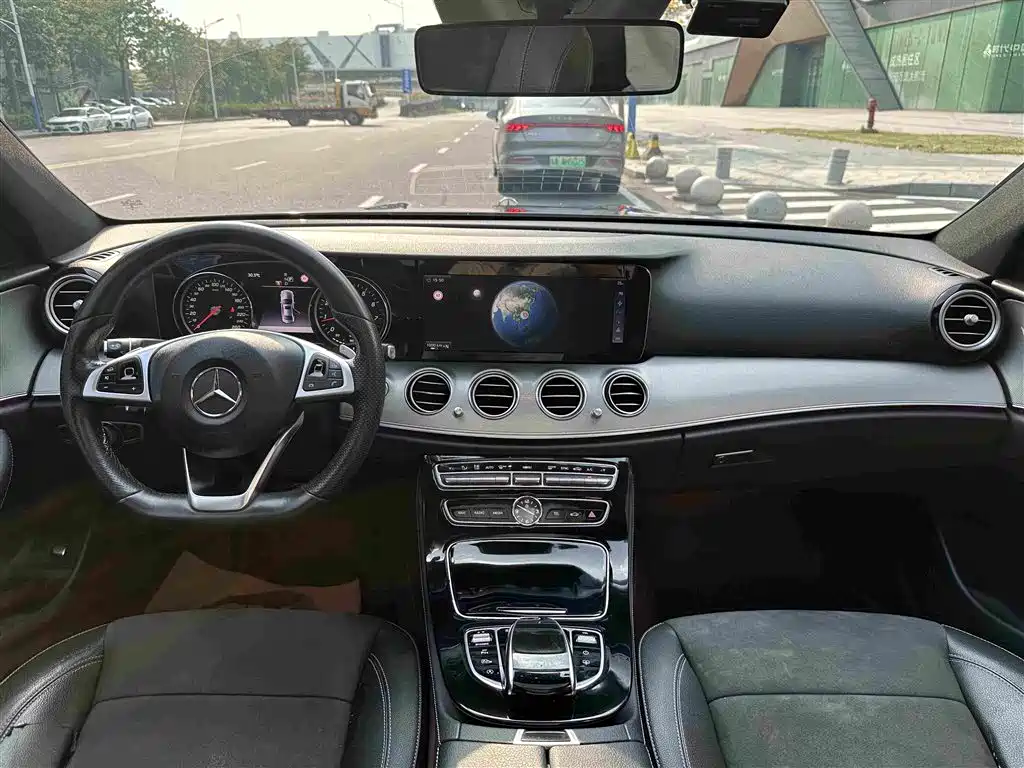 Mercedes-Benz E-Class — миниатюра 5