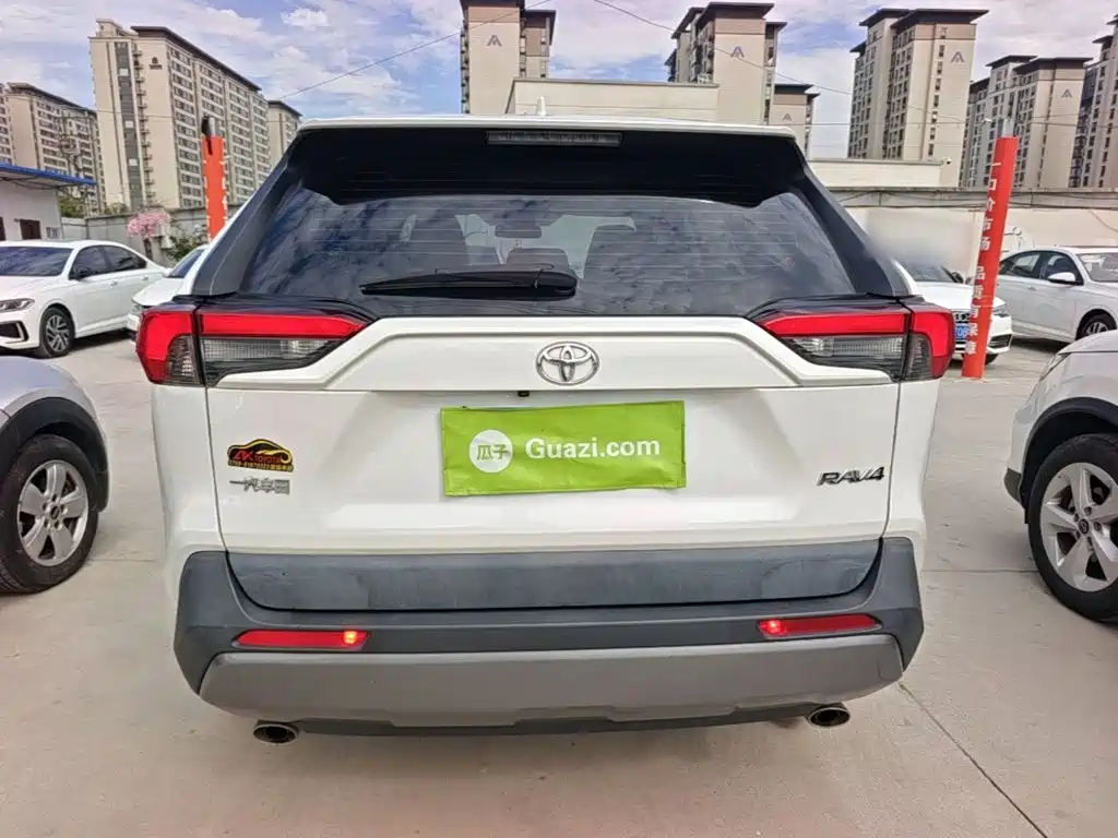 Toyota RAV4 — миниатюра 6