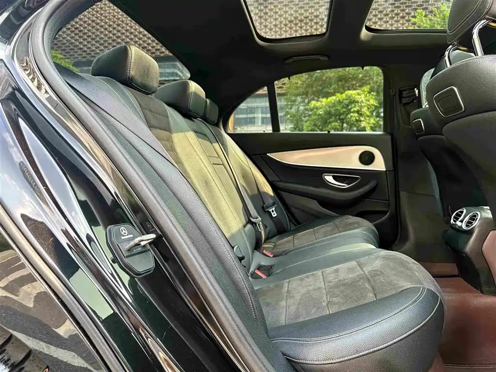 Mercedes-Benz E-Class — миниатюра 21
