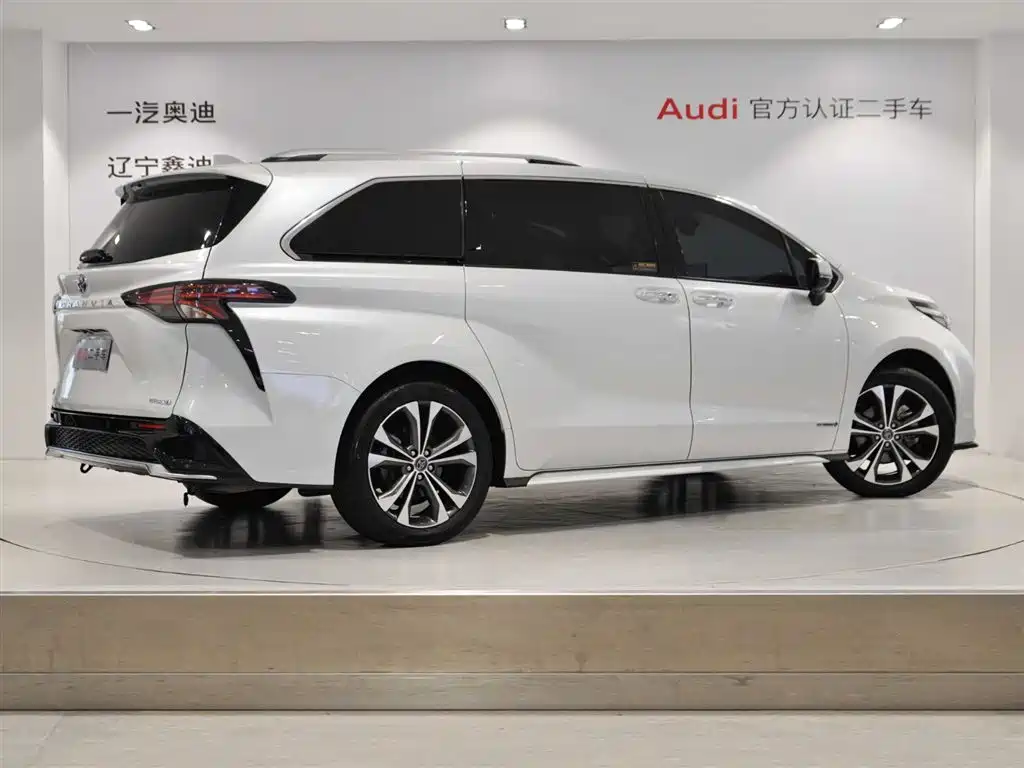 Toyota Granvia 2023 2.5L Luxury PLUS