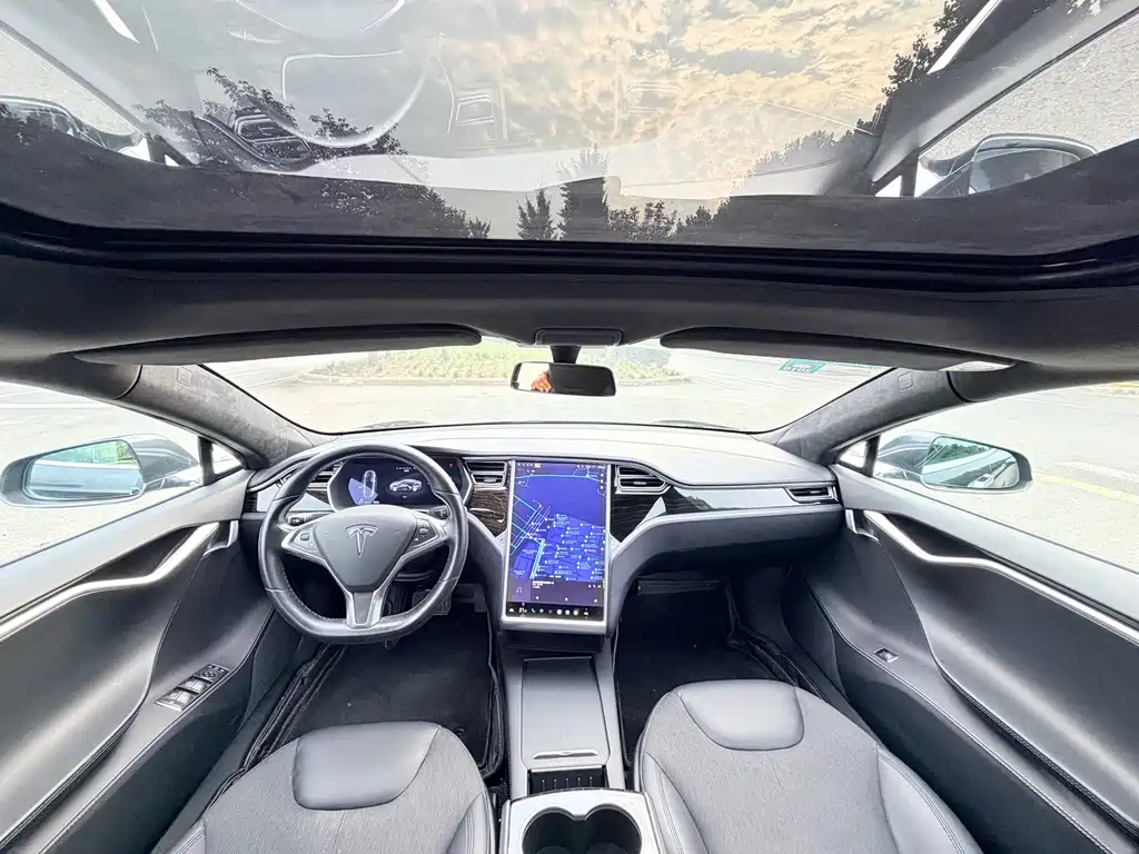 Tesla Model S — миниатюра 5