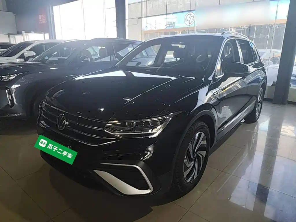 Volkswagen Tiguan L — миниатюра 2