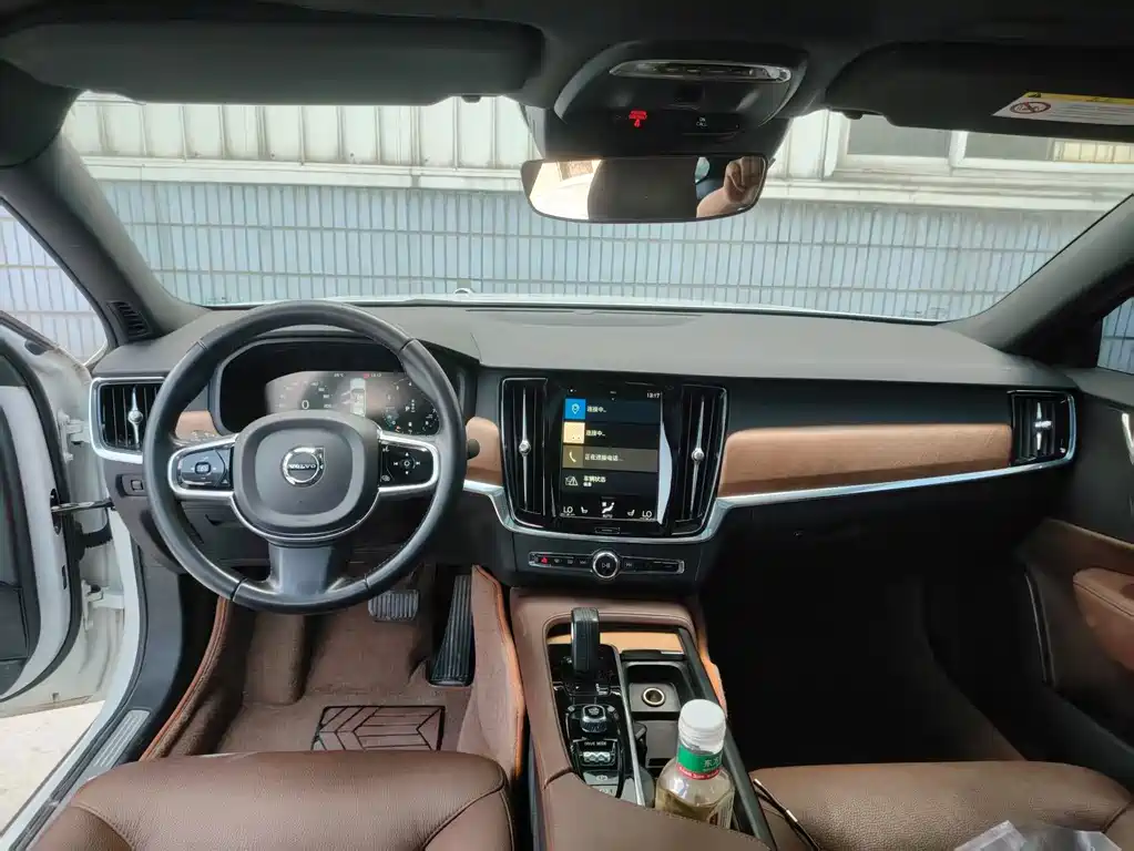 Volvo S90 — миниатюра 3