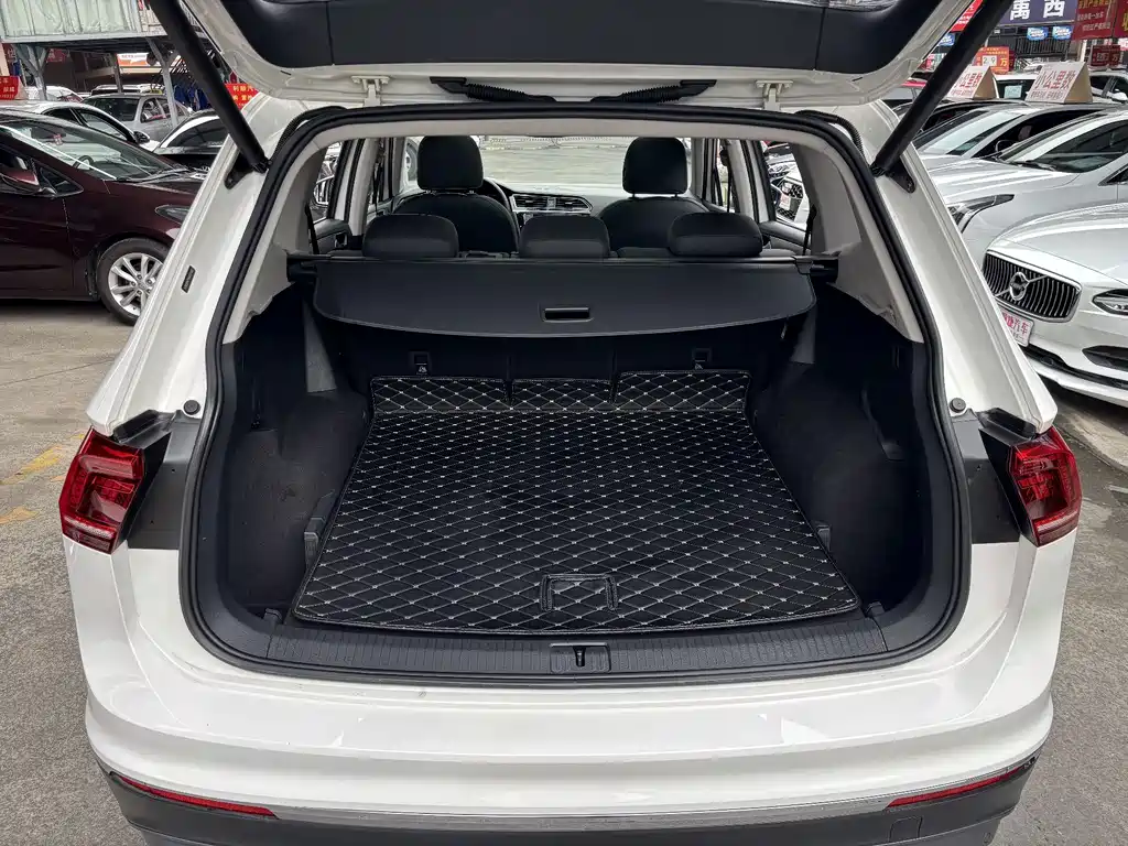 Volkswagen Tiguan L — миниатюра 20