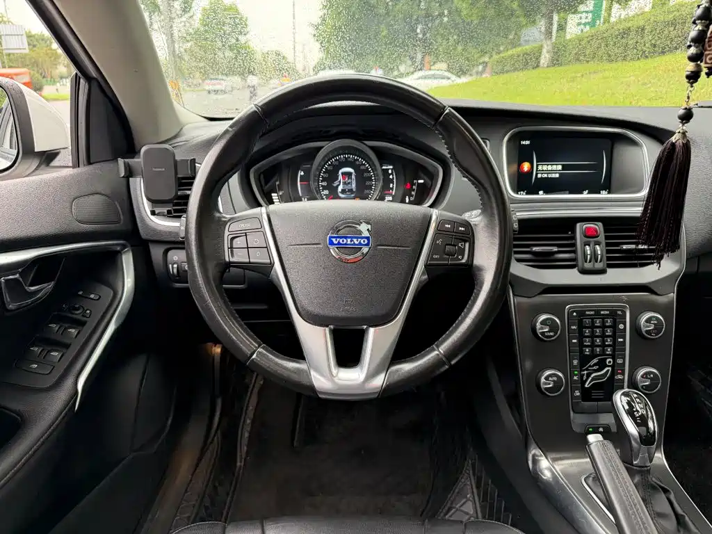 Volvo V40 — миниатюра 14