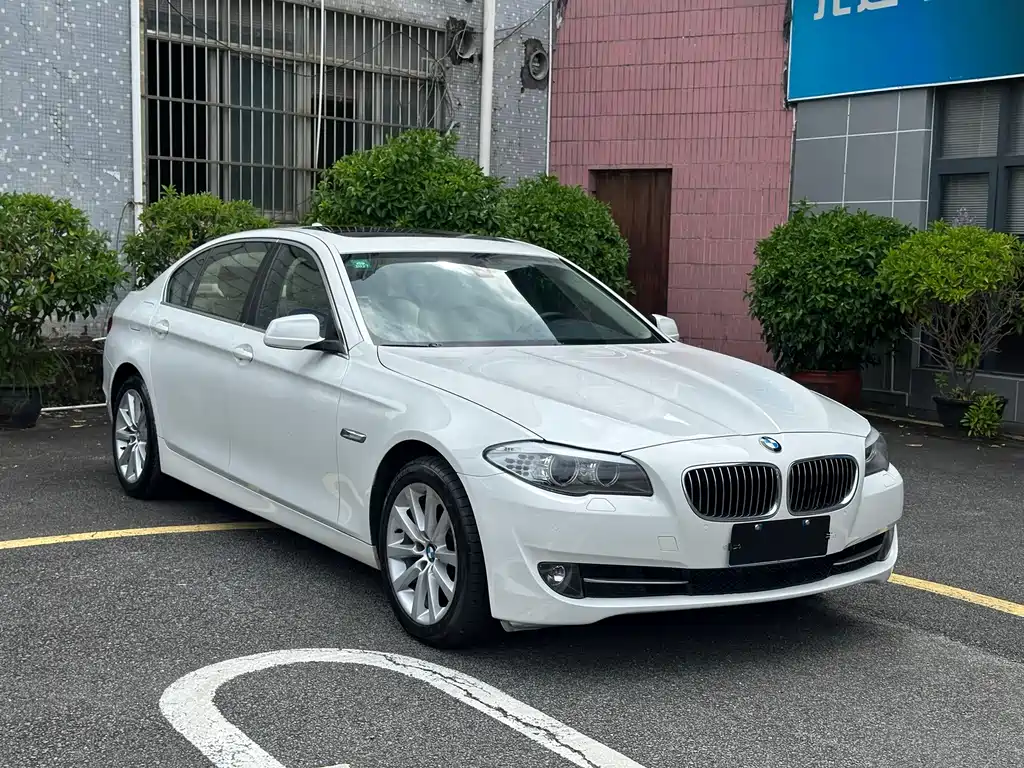BMW 5 Series — миниатюра 3