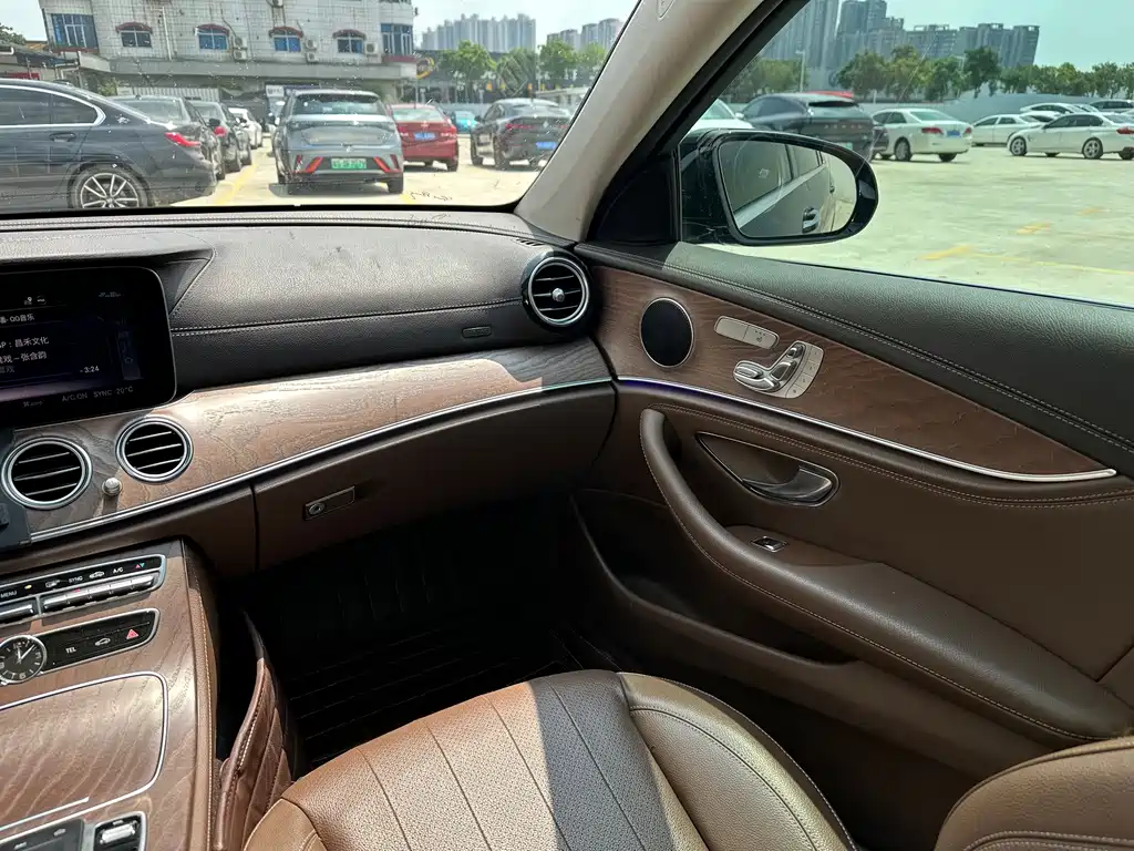 Mercedes-Benz E-Class — миниатюра 15