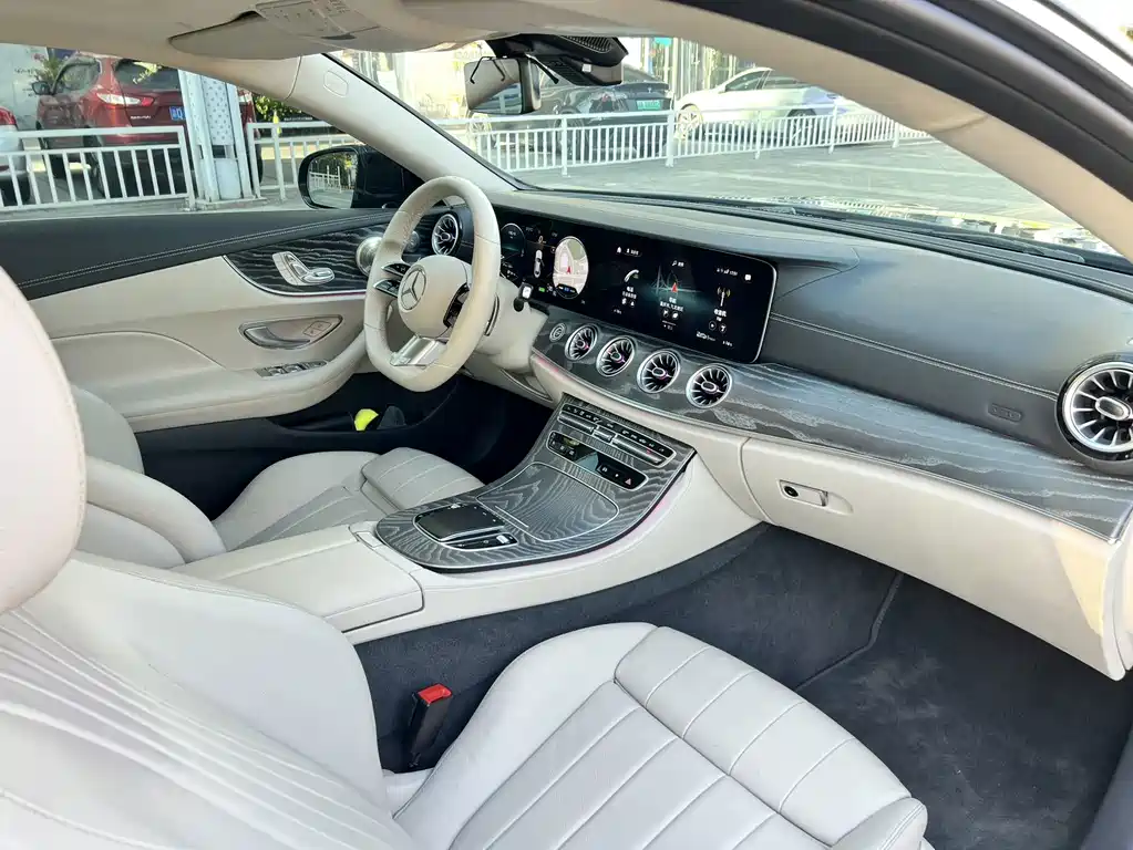 Mercedes-Benz E-Class (Import) — миниатюра 4