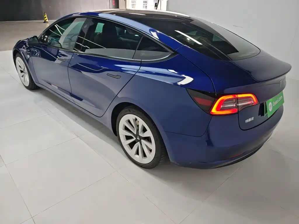 Tesla Model 3 — миниатюра 5