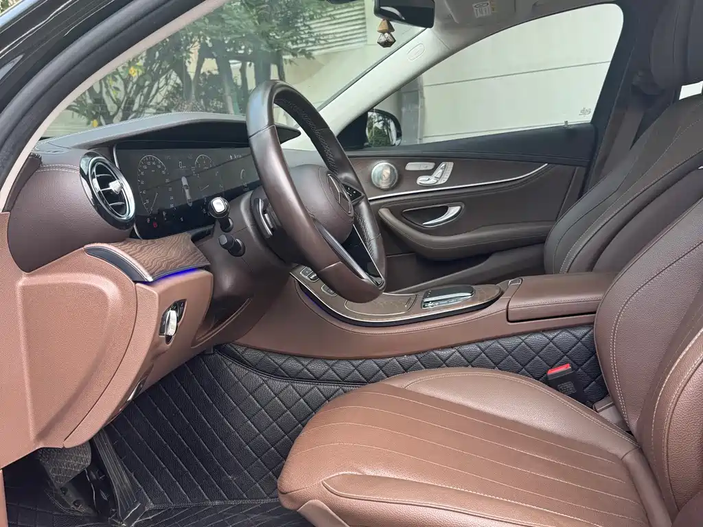 Mercedes-Benz E-Class — миниатюра 11