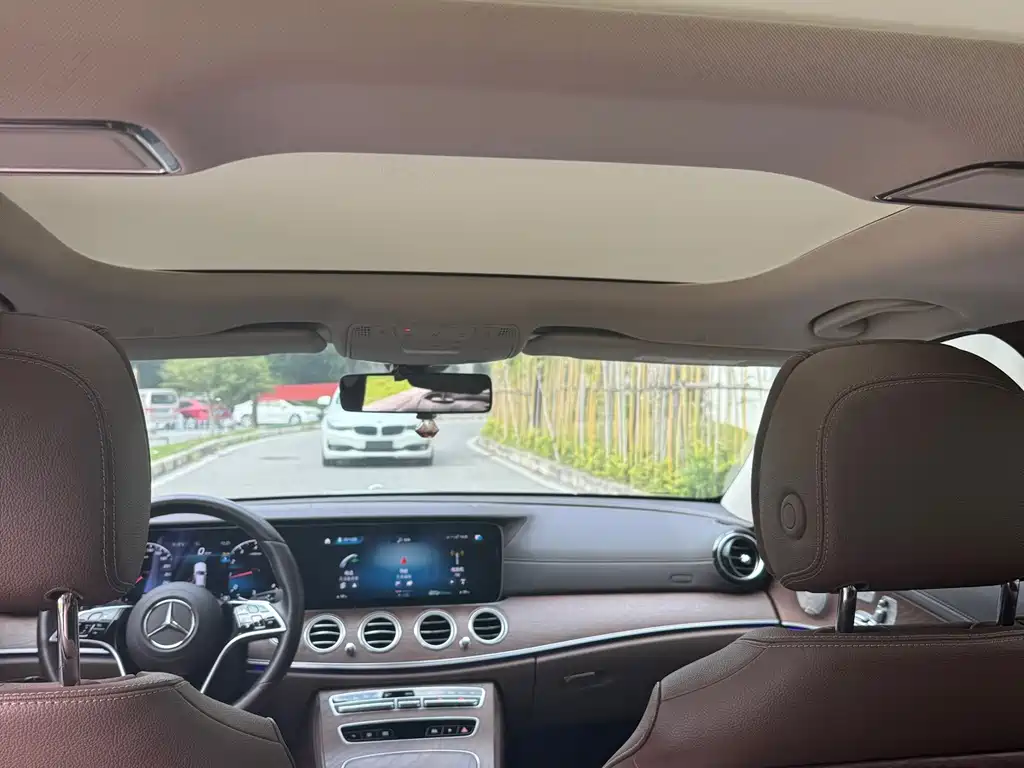 Mercedes-Benz E-Class — миниатюра 13