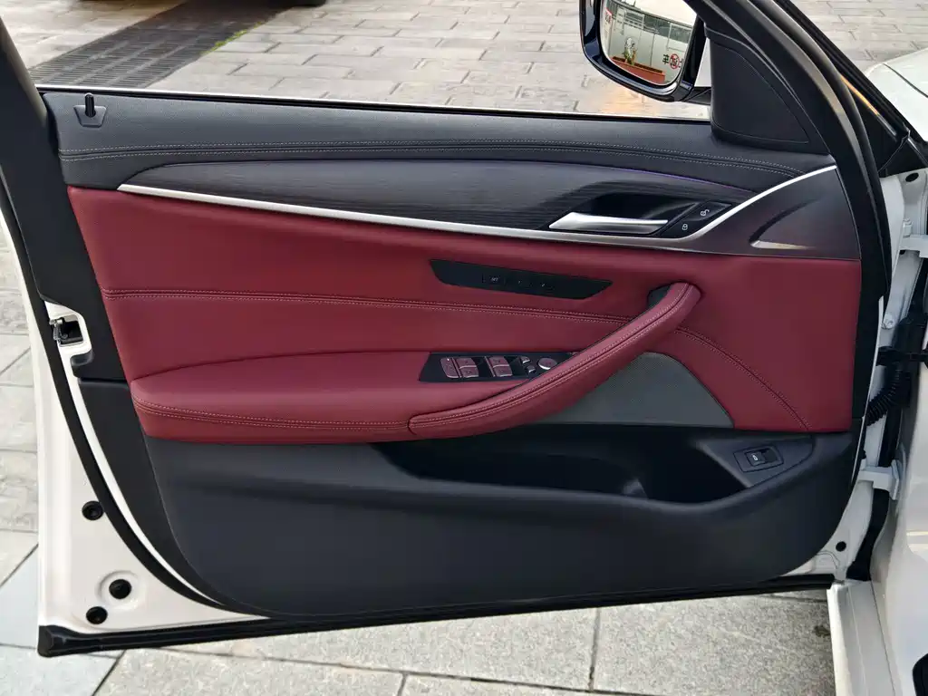 BMW 5 Series — миниатюра 15