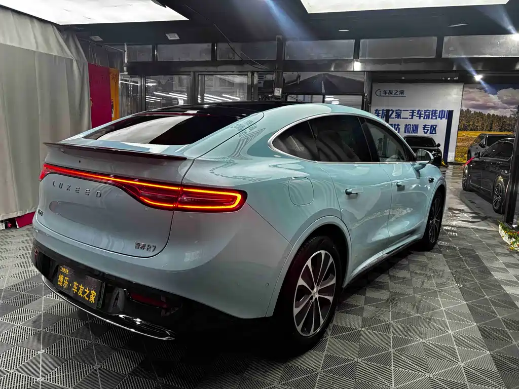 AITO WISDOM WORLD R7