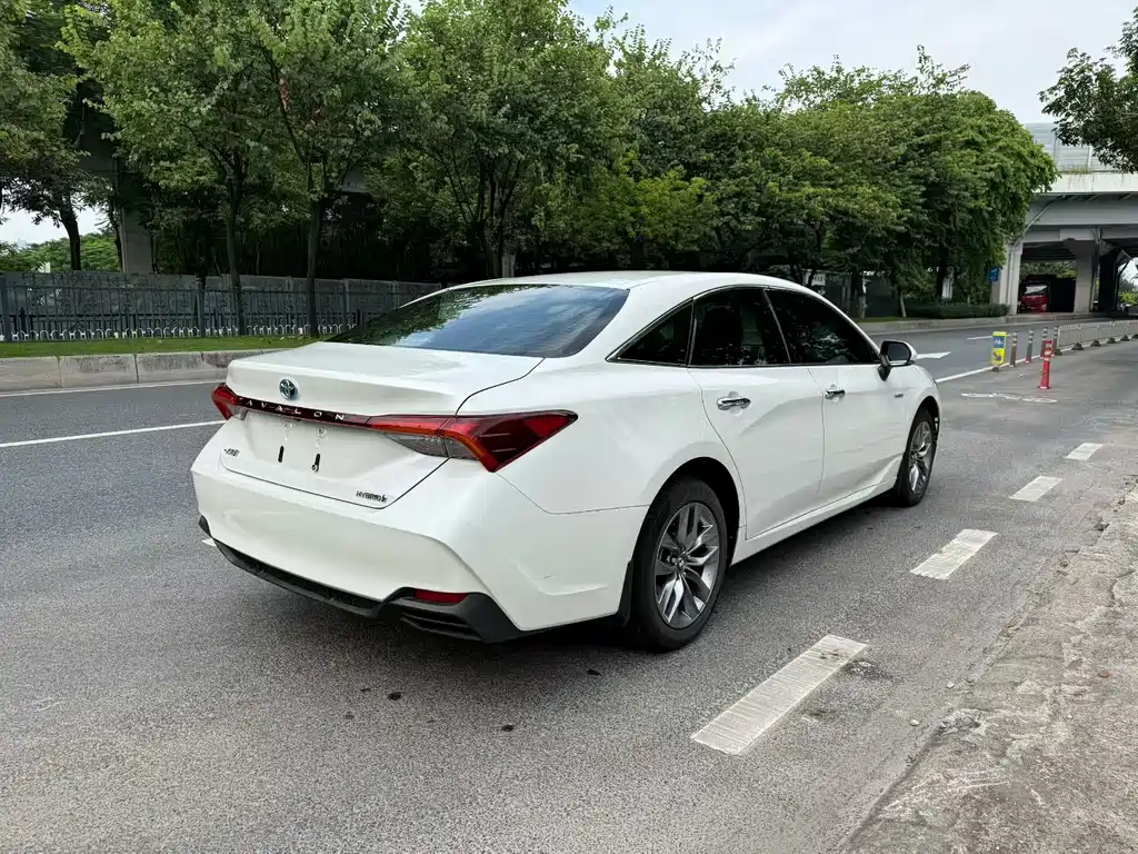 Toyota Avalon — миниатюра 3